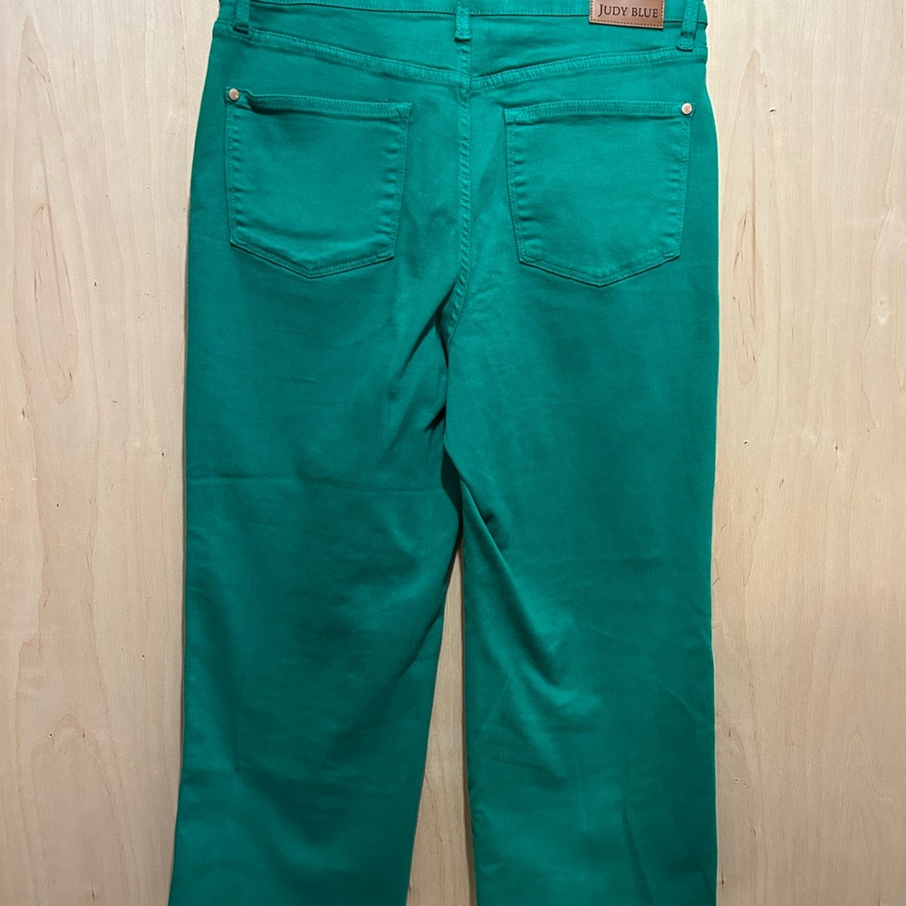 Judy Blue Women’s Vibrant Green Wide Leg Jeans with Raw Hem - Picture 2 of 9